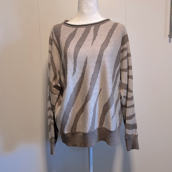 Tahari Tan Animal Tiger Print sweater - Picture 2 of 5